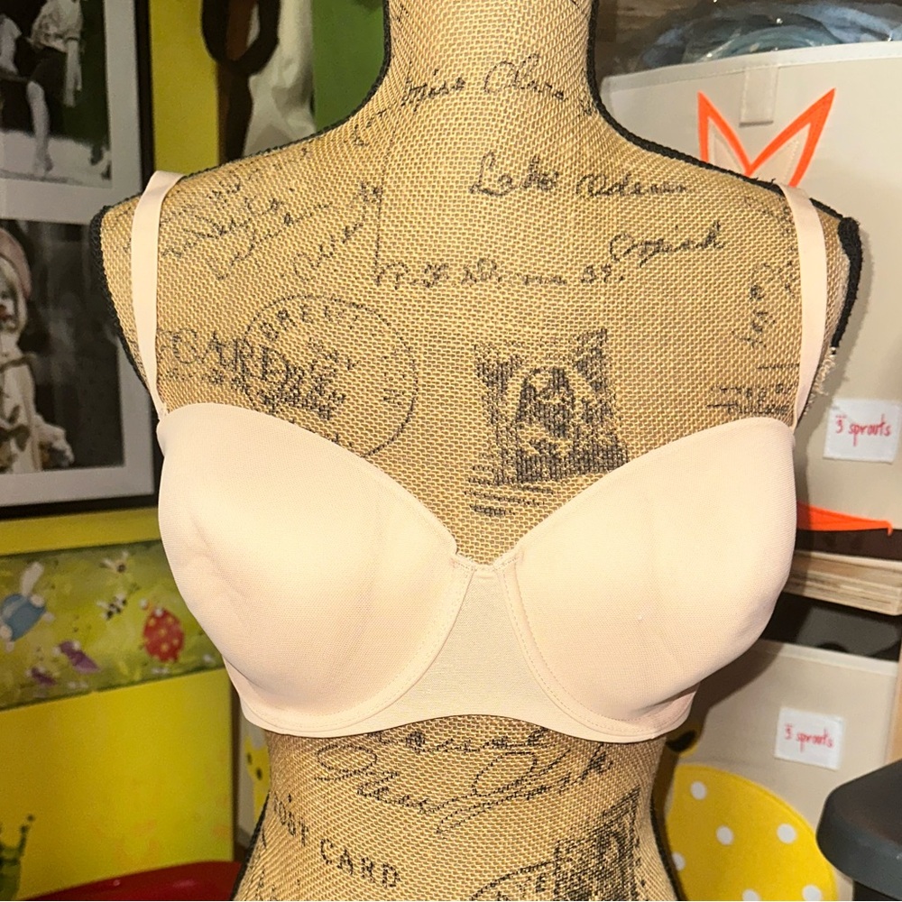 AUDEN NWOT Bra